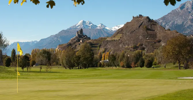 Golfs und Casinos, Schloss und Museen in weniger als eine Stunde erreichbar