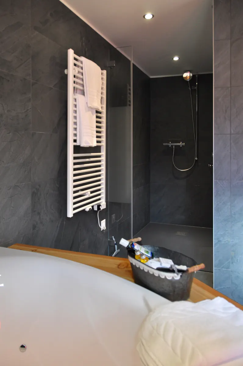 Fotogalerie des Hotels, der Zimmer und der Region